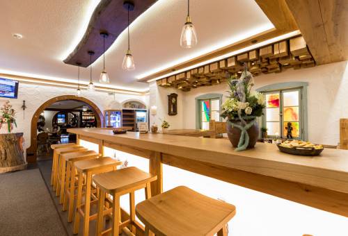 Barhocker am Tresen im Restaurant Landgasthof Hessenmühle