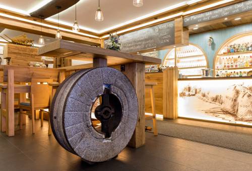 Mühlstein im Restaurant Landgasthof Hessenmühle