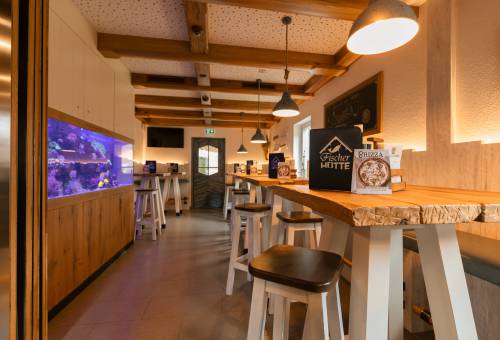 Sitzgelegenheiten im Bistro Fischerhütte der Hessenmühle